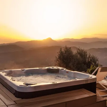 Andrea - Romantic Private Retreat