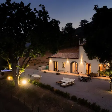 Andrea - Romantic Private Retreat *