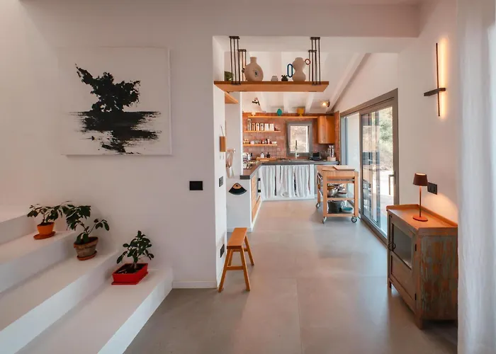 Andrea - Romantic Private Retreat Villa