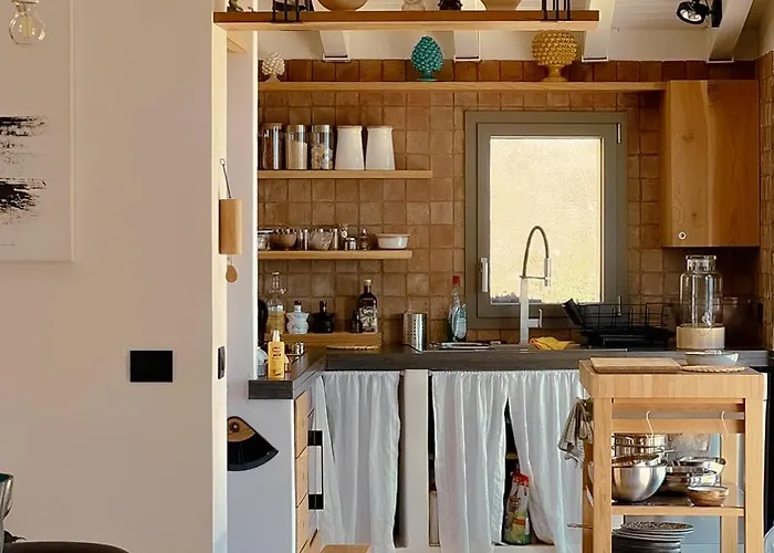 Andrea - Romantic Private Retreat Villa